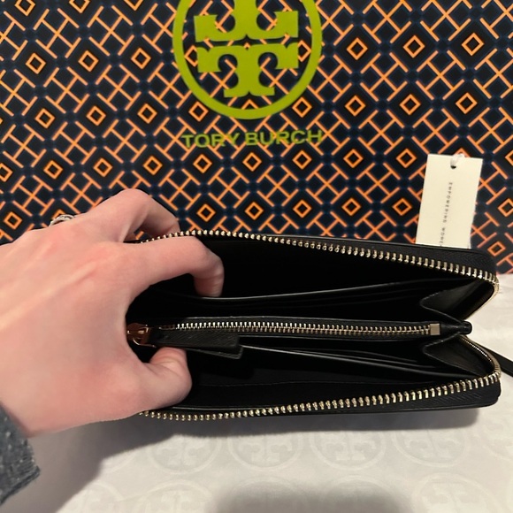 Tory Burch Emerson Wristlet Zip Continental Wallet Black Gold - Picture 7 of 10